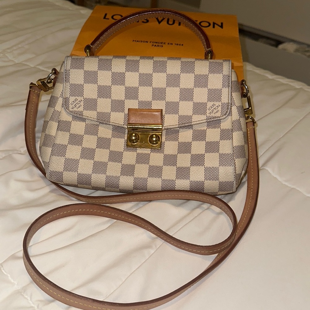 Selling as. - Picture 1 of 3